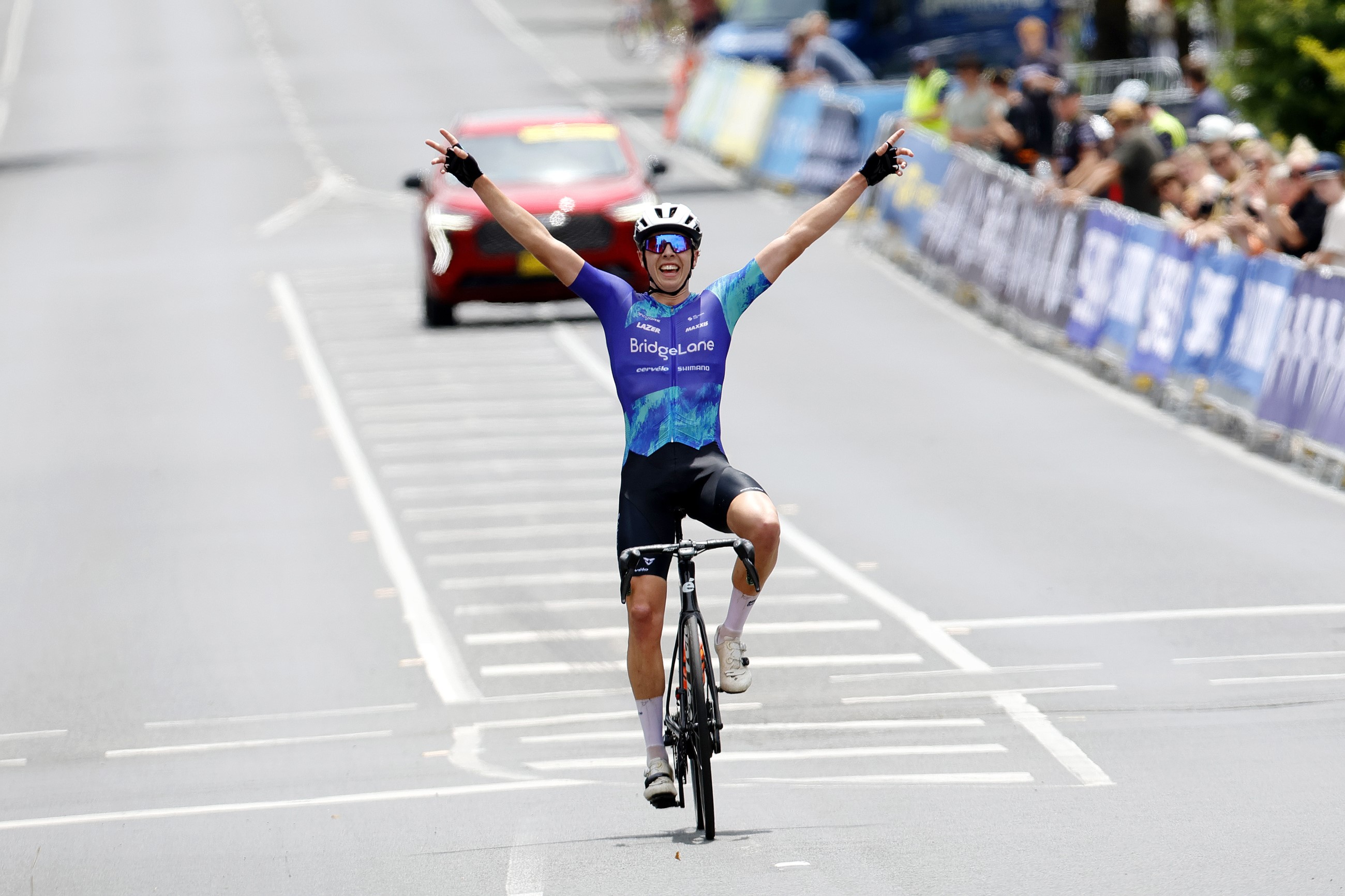 Lauren Bates and Toby Inglis dominate junior road race championships ...